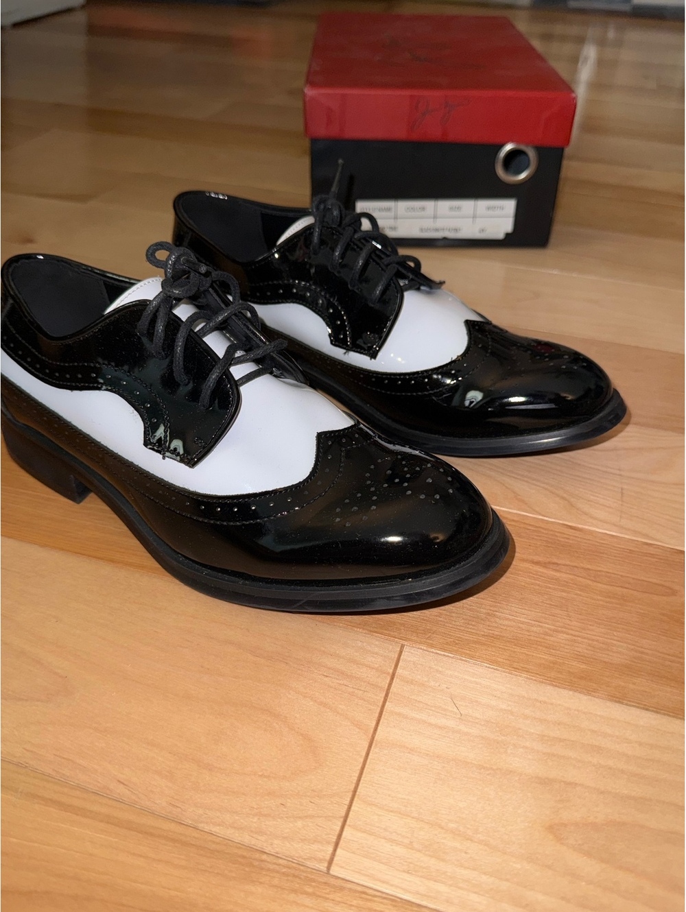 Youth Black and White Patent Leather Oxford Wingtip BNIB 4Y